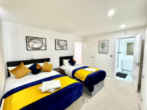 2 Bed, 2 Bath, Ground Floor Whole Apartment with Parking, Near Central London & Stratford, Close to Station, Zone 2